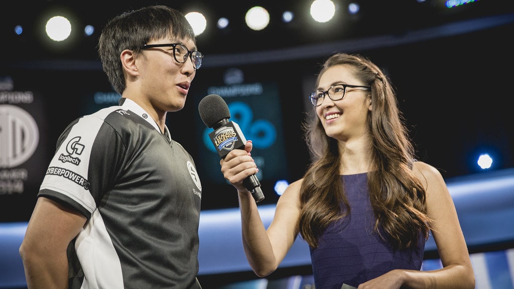 Olivee May taking interview with the players in Riot Game